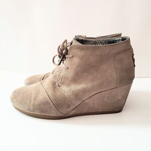 Toms Beige Tan Suede Wedge Heel Booties Women's 7.5